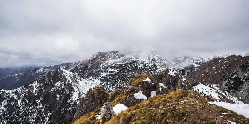 冷却风扇技术全解析:从离心风机到静音工业风扇的智能演进
