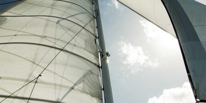 工业控制柜散热优化：离心式冷却风扇的风道阻抗计算与系统曲线匹配选型指南