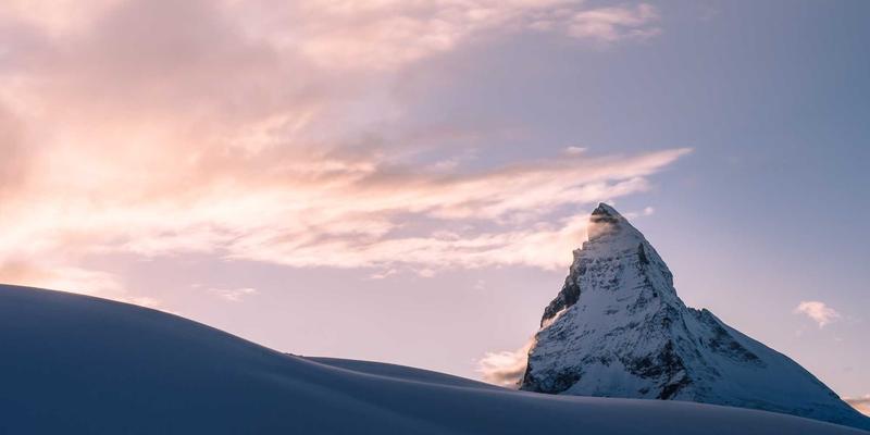 工业风扇与离心风机在机柜冷却中的布局艺术：破解气流短路难题，实现散热效率最大化