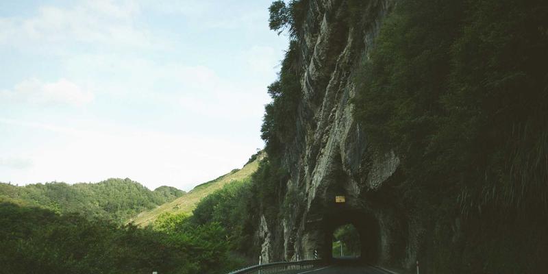 揭秘高效散热核心：BLDC风扇的FOC矢量控制技术如何革新通风与冷却